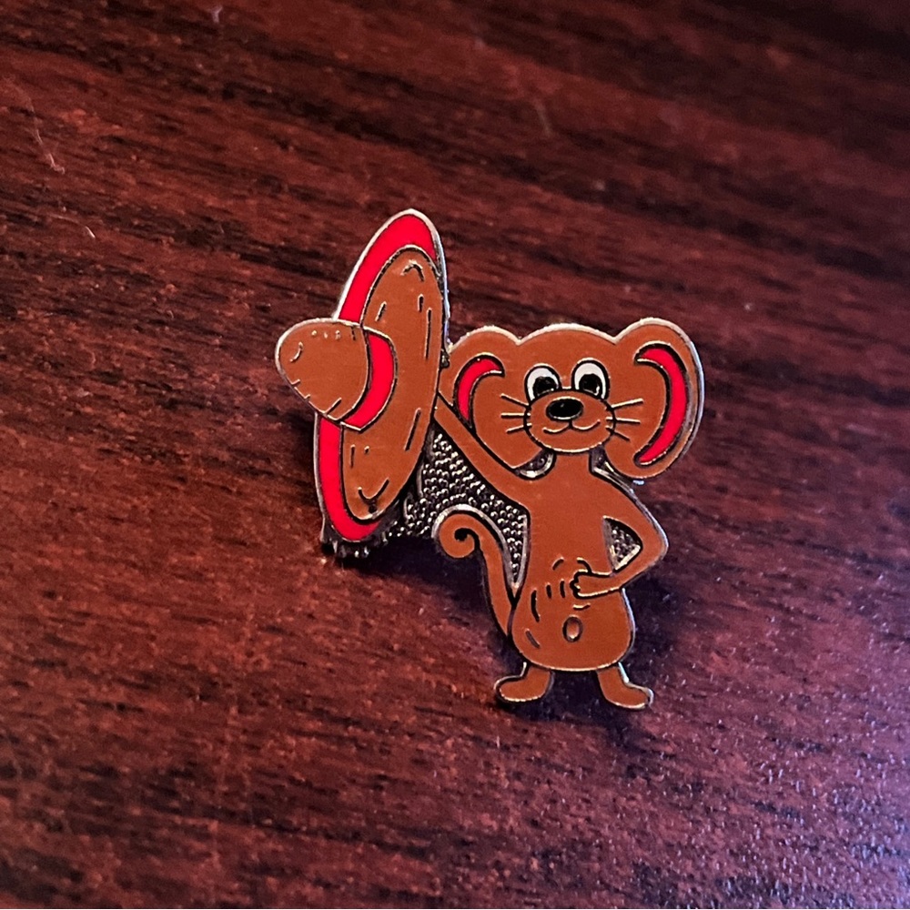 Vintage Cute Mouse With Sombrero‎ Lapel Pin